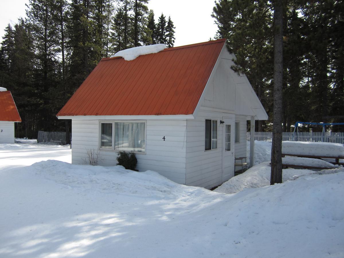 Whispering Pines Motel & Cabins Topley Room photo