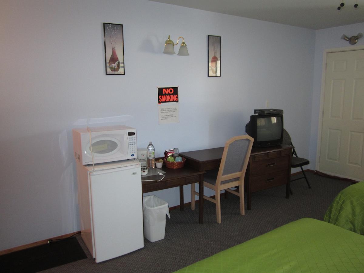 Whispering Pines Motel & Cabins Topley Room photo