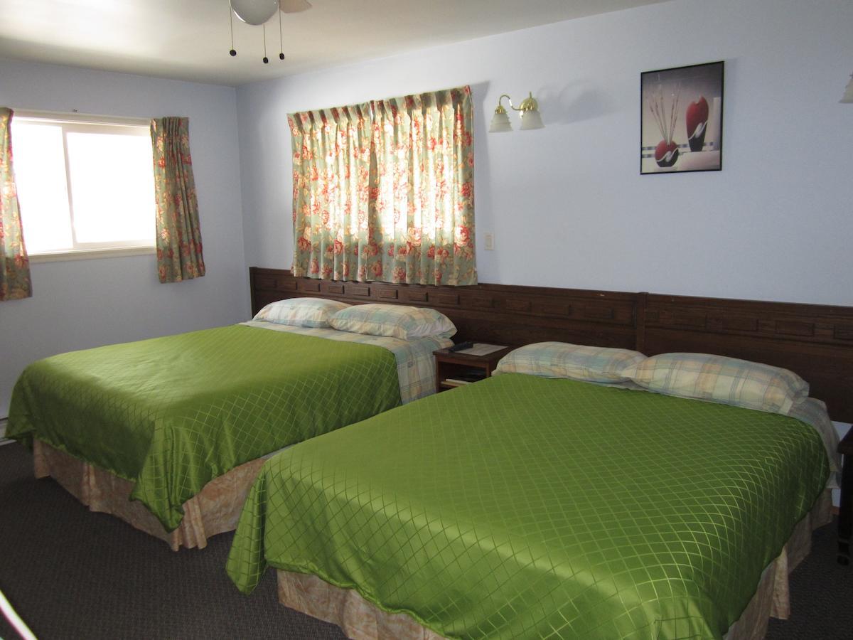 Whispering Pines Motel & Cabins Topley Room photo