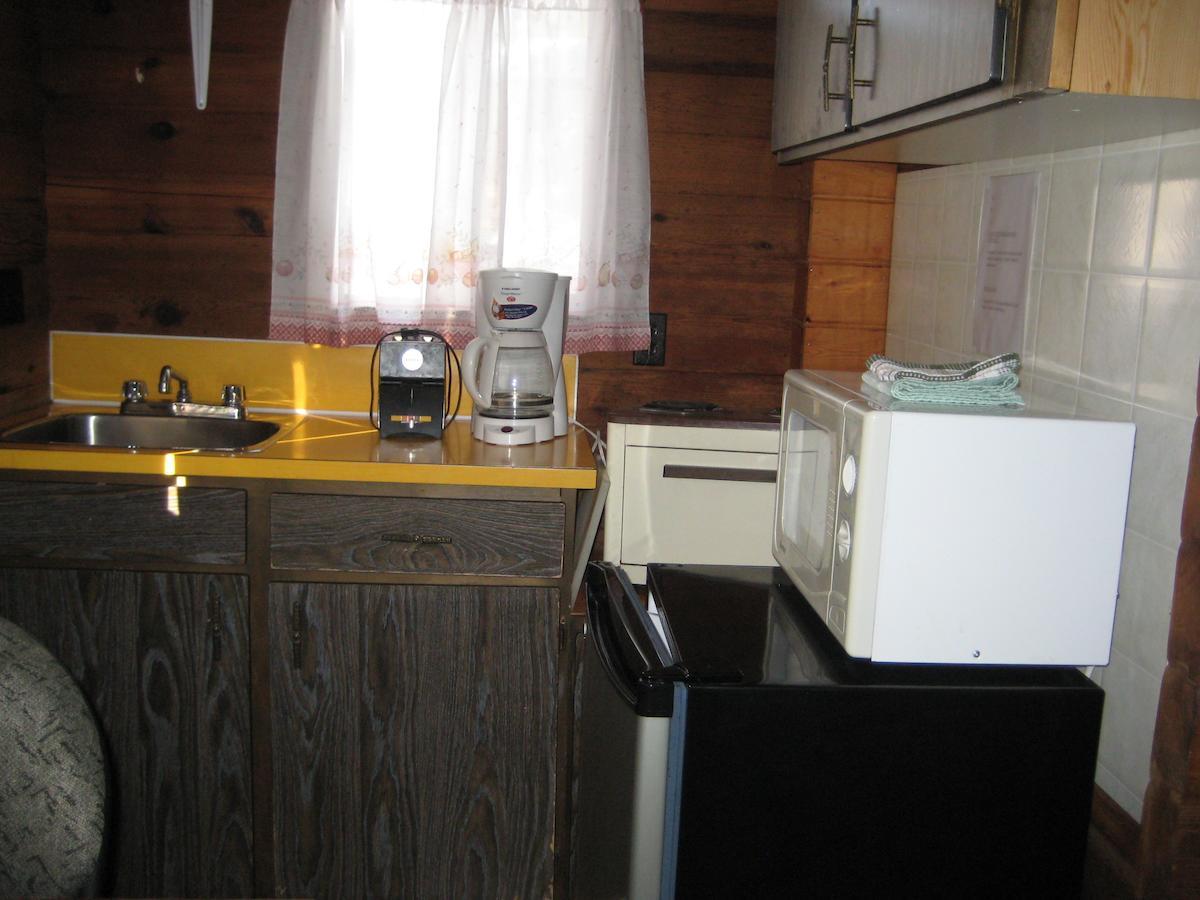 Whispering Pines Motel & Cabins Topley Room photo