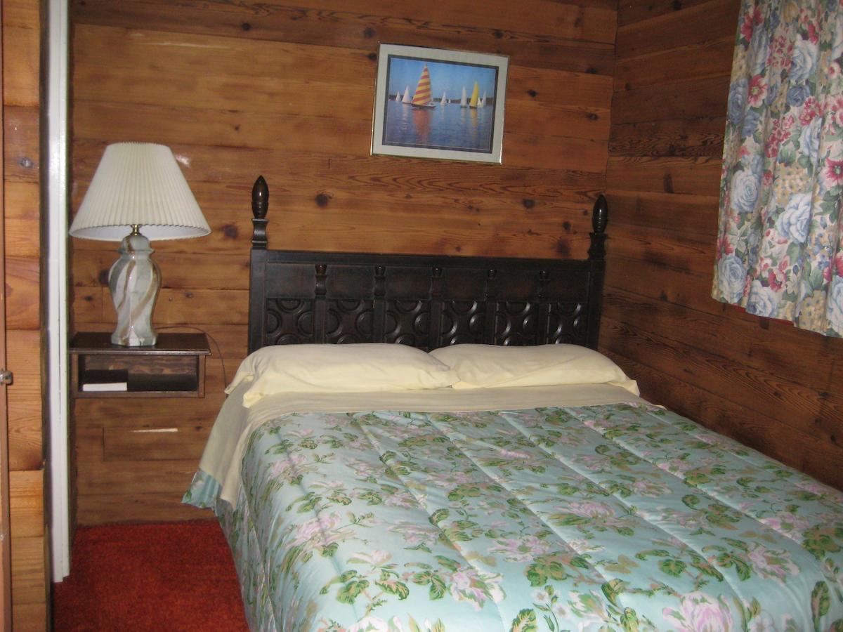 Whispering Pines Motel & Cabins Topley Room photo