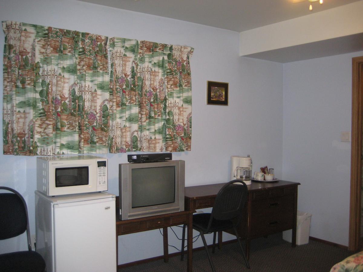 Whispering Pines Motel & Cabins Topley Room photo