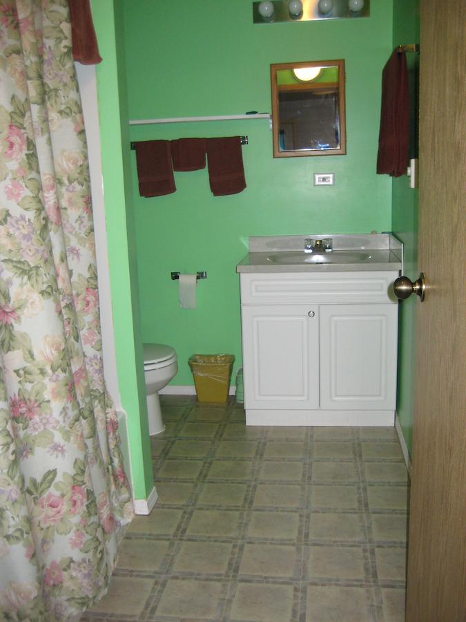 Whispering Pines Motel & Cabins Topley Room photo