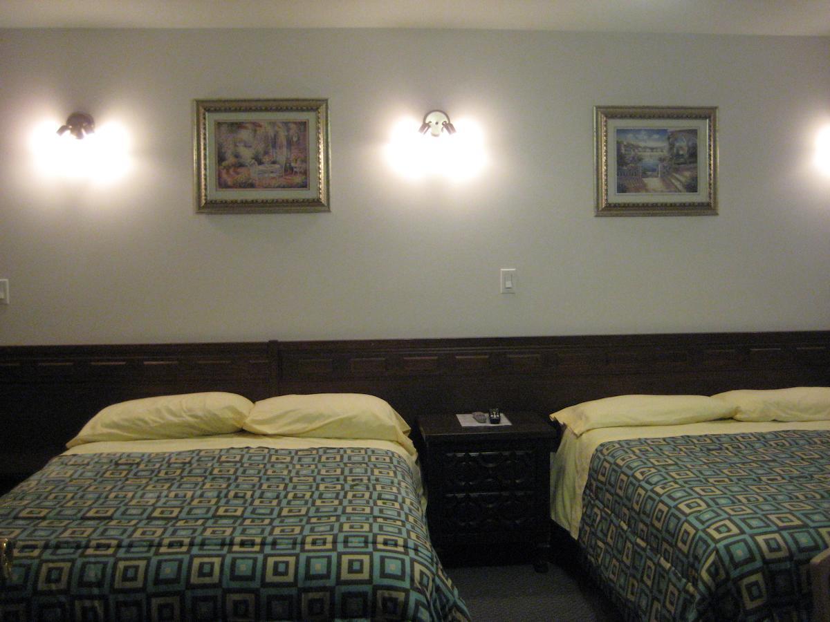 Whispering Pines Motel & Cabins Topley Room photo